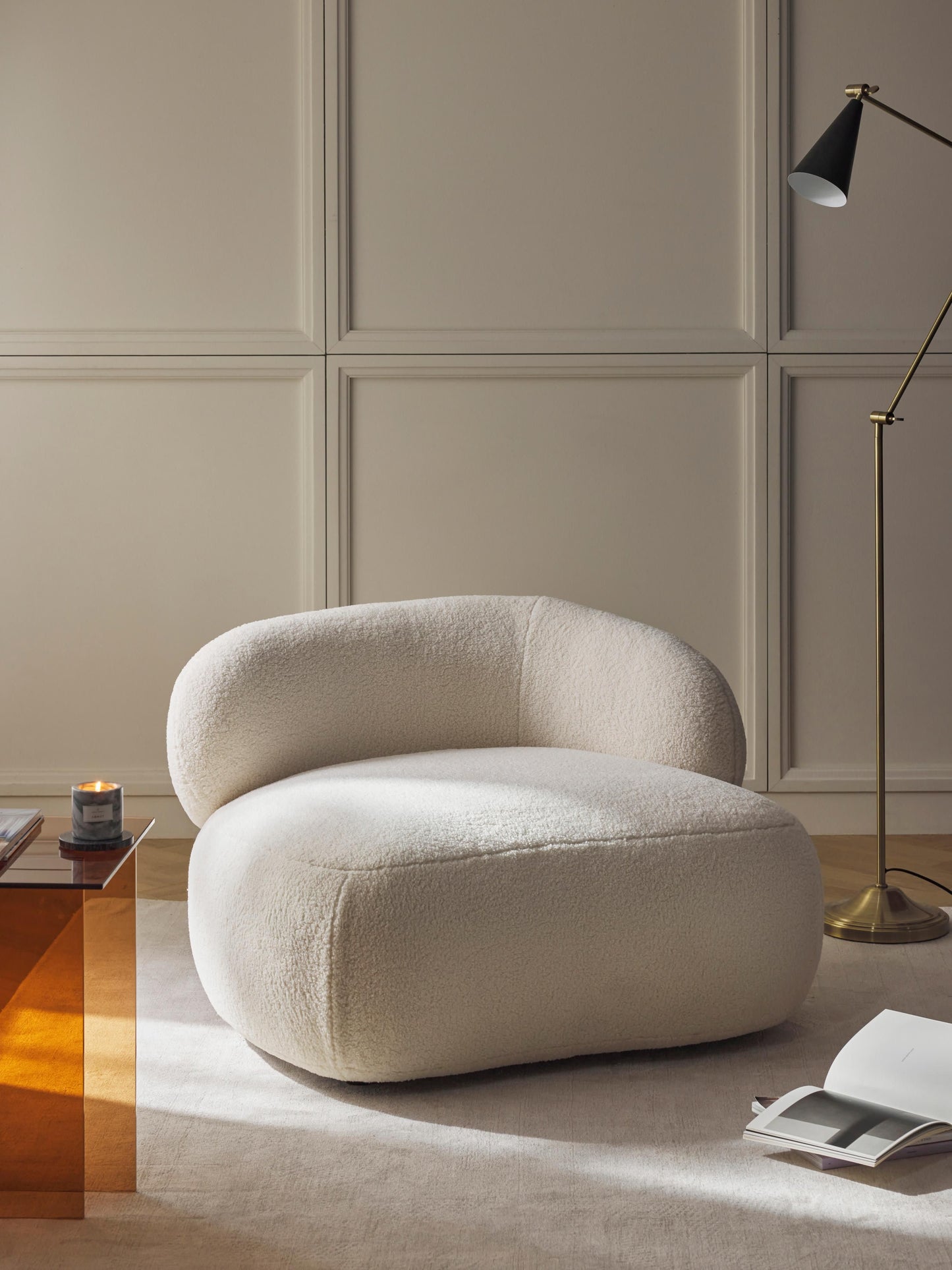Lux Alba Lounge Armchair in Teddy Fur