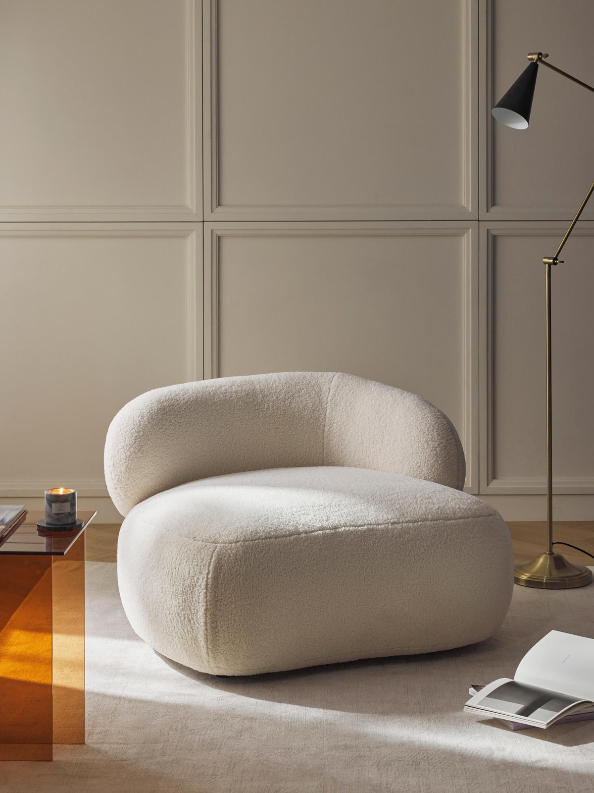 Lux Alba Lounge Armchair in Teddy Fur