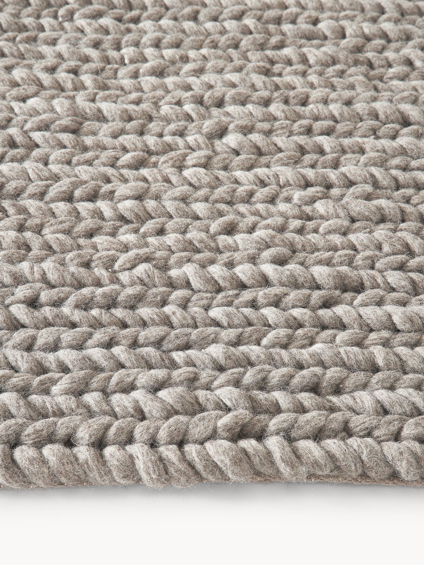 Lux Bruna Handmade Rug in Wool, Braided Texture