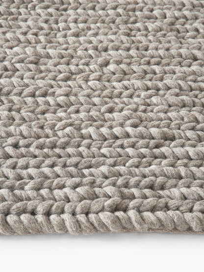 Lux Bruna Handmade Rug in Wool, Braided Texture