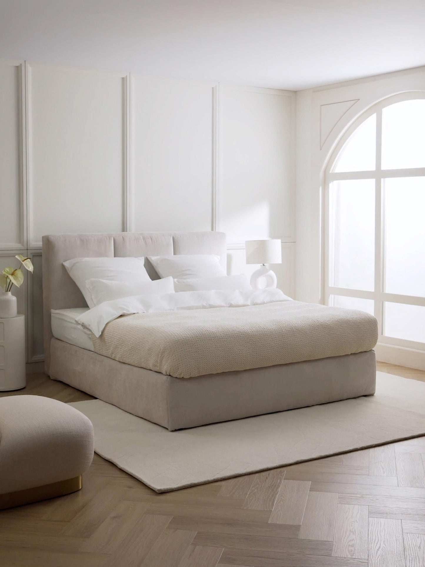 Lux Oberon Bed (Box Spring)